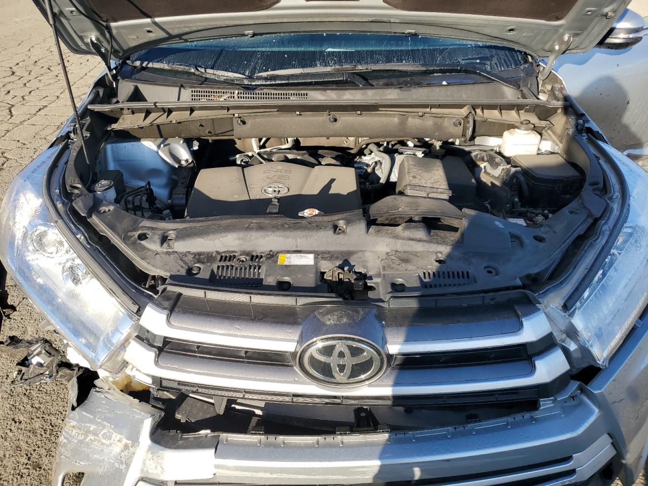 2019 Toyota Highlander - Image 11
