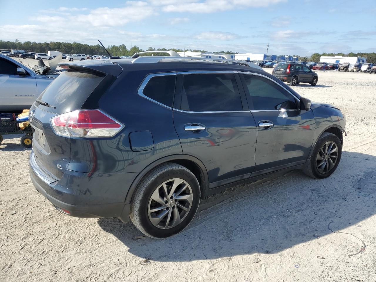 2015 Nissan Rogue - Image 3