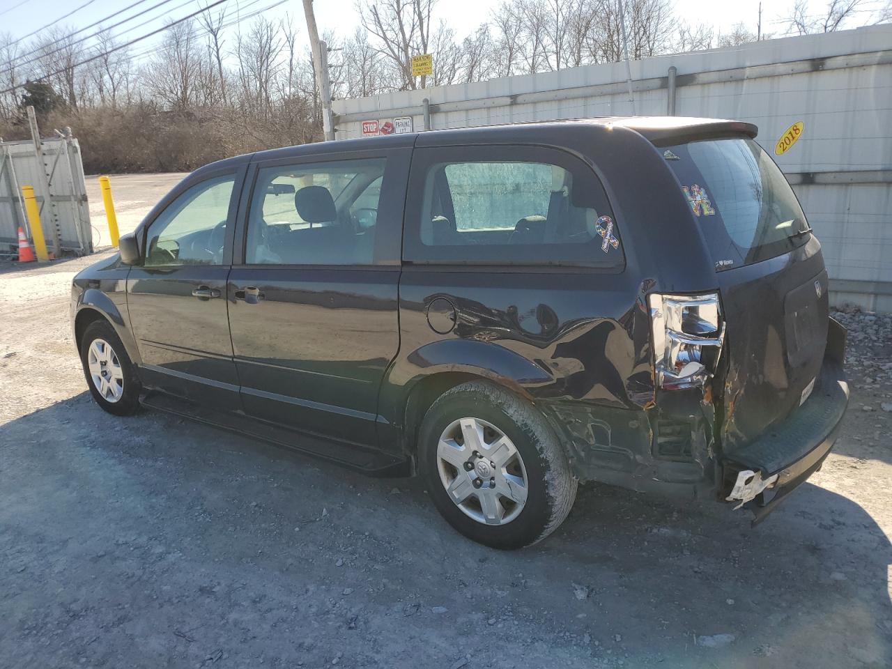 2010 Dodge Caravan - Image 2