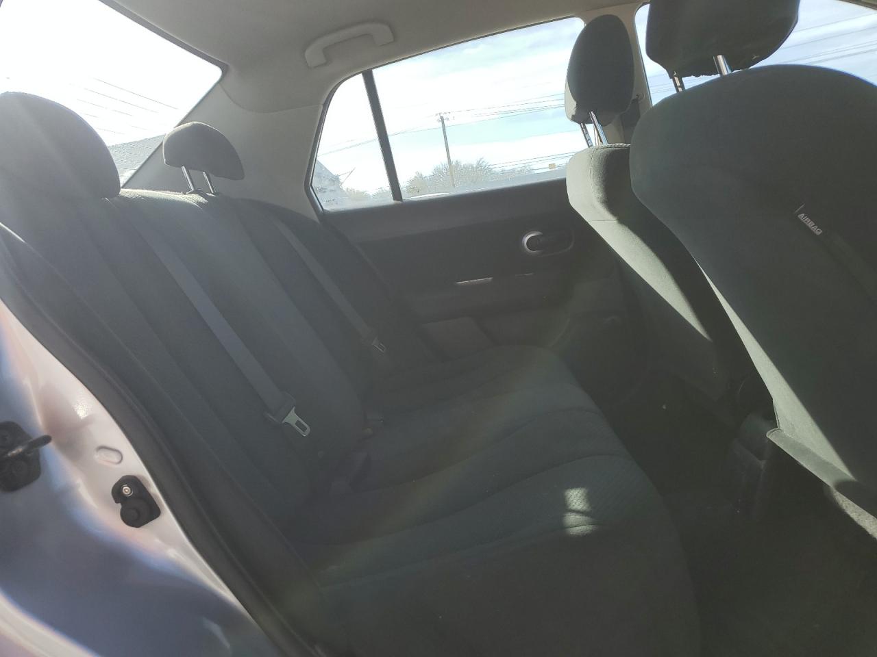 2011 Nissan Versa - Image 10