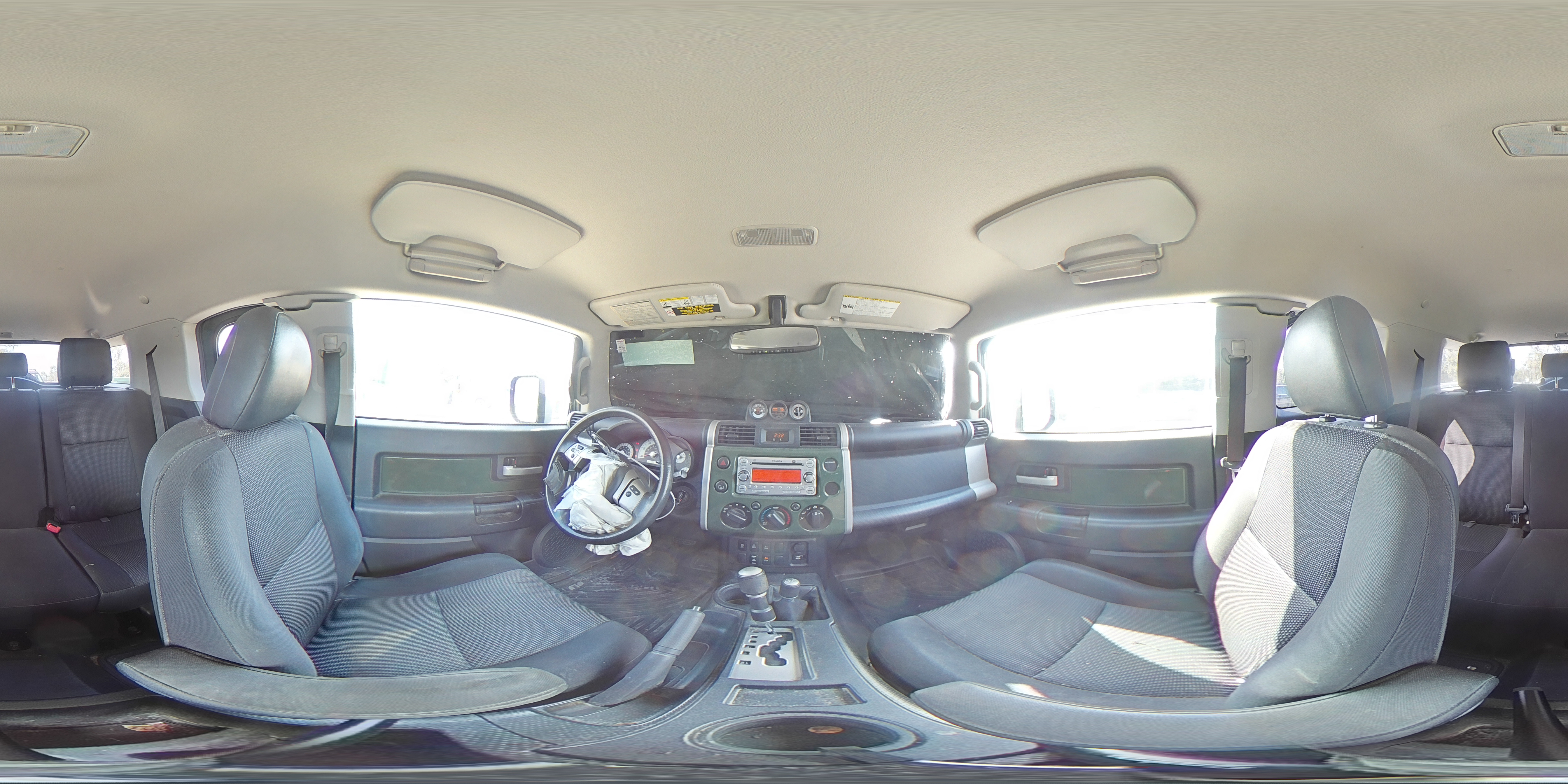 2014 Toyota FJ Cruiser - Image 15