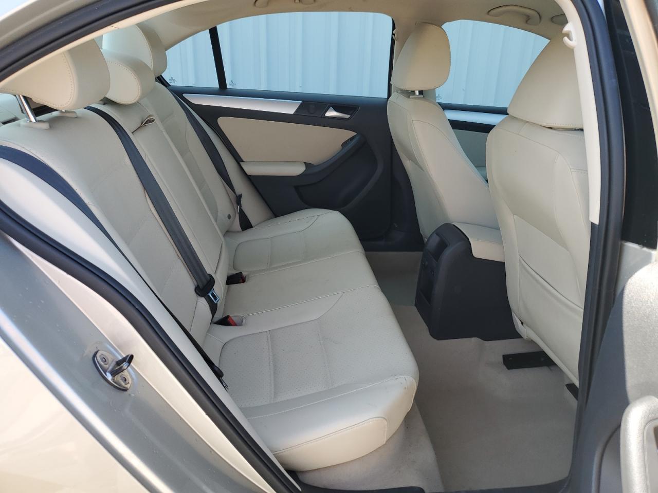 2014 Volkswagen Jetta - Image 10