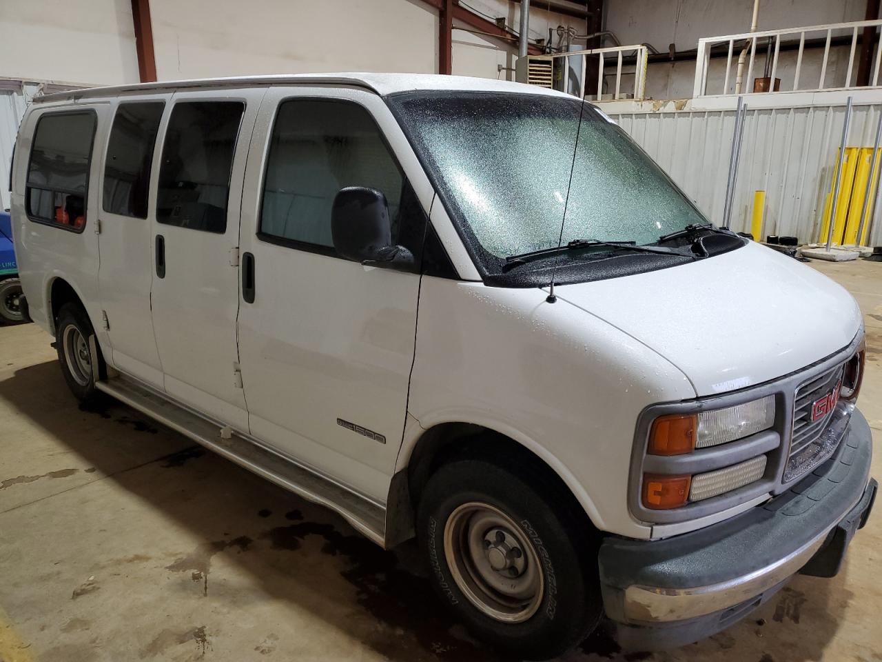 2002 GMC Savana - Image 4