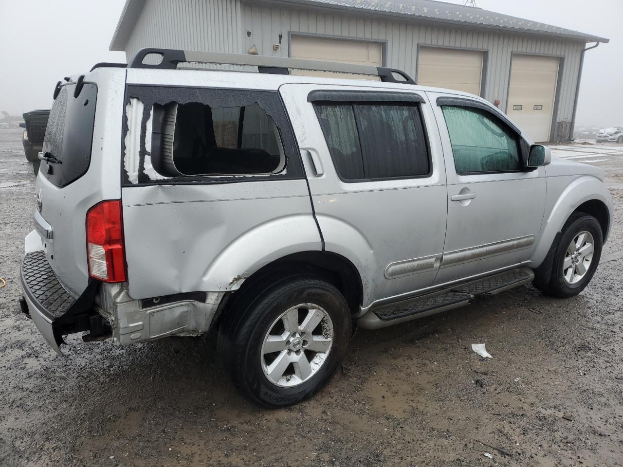 2011 Nissan Pathfinder - Image 3