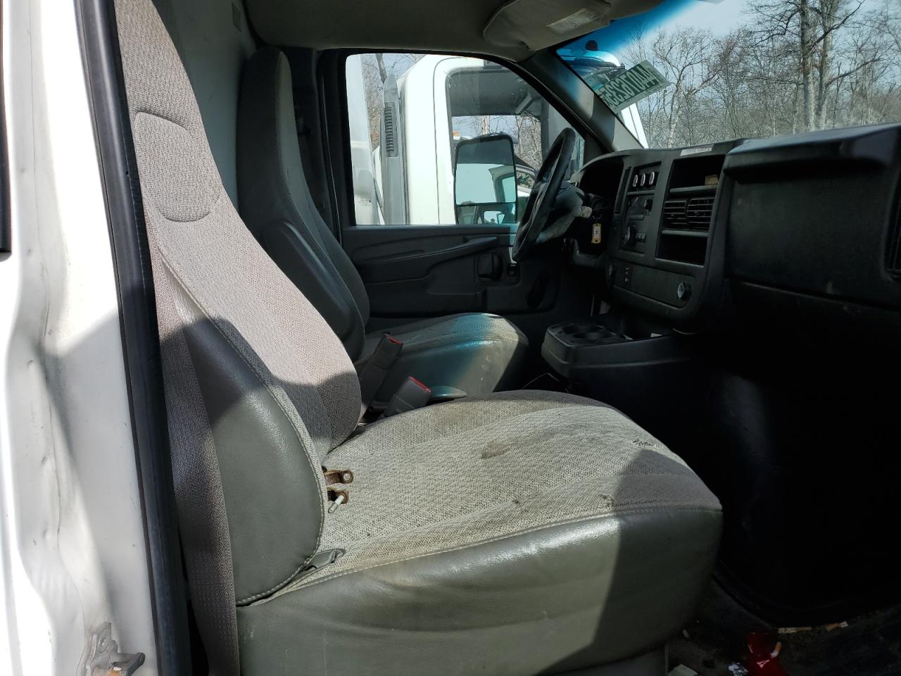 2013 Chevrolet Express - Image 11