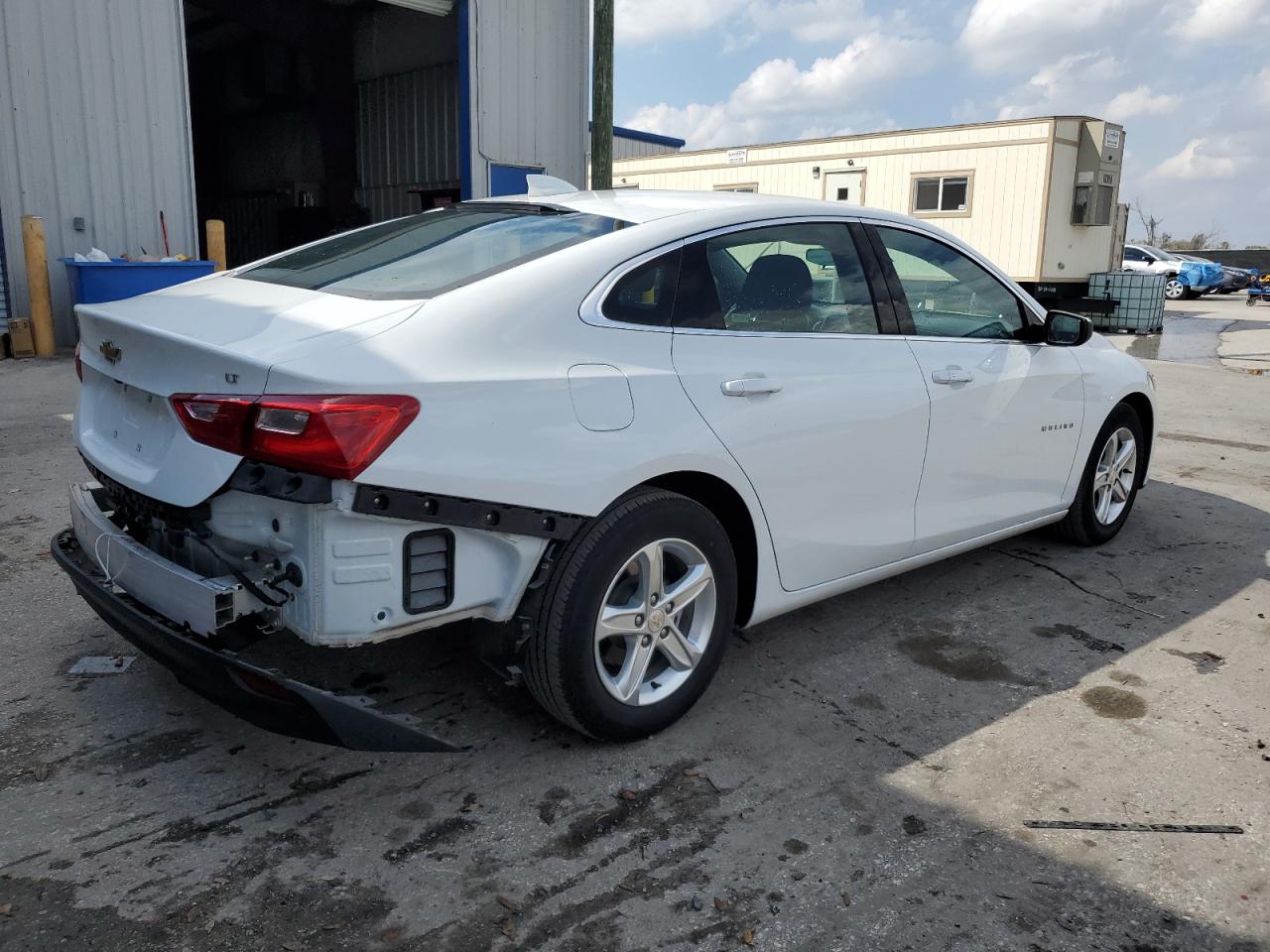 2023 Chevrolet Malibu - Image 3