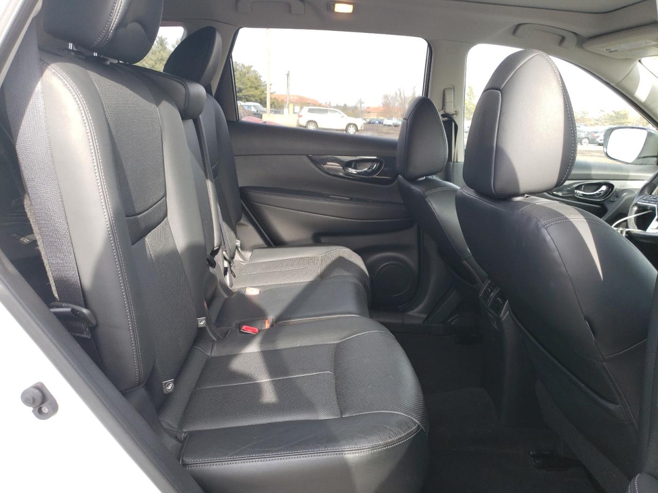 2017 Nissan Rogue - Image 11