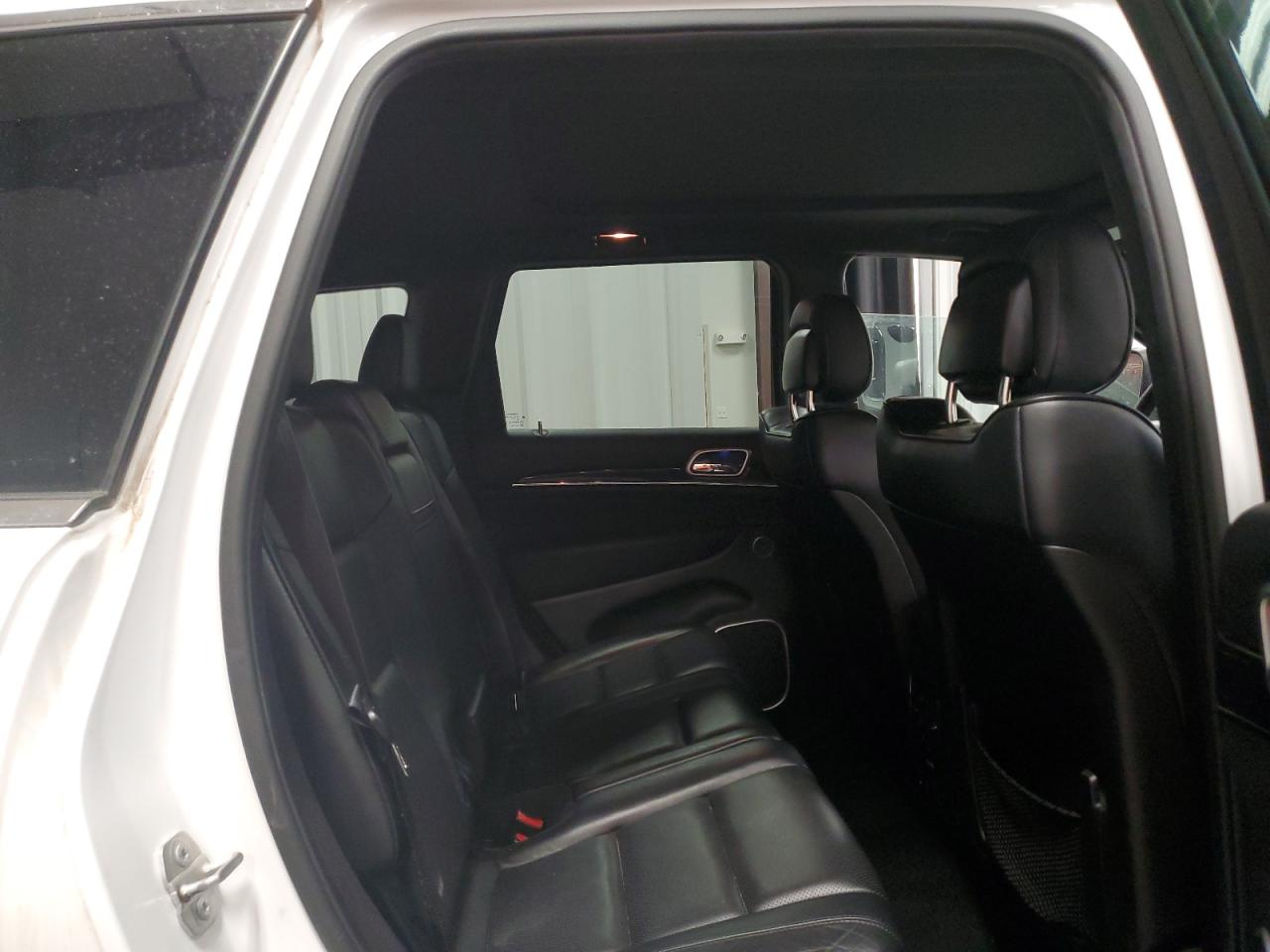 2015 Jeep Grand Cherokee - Image 11