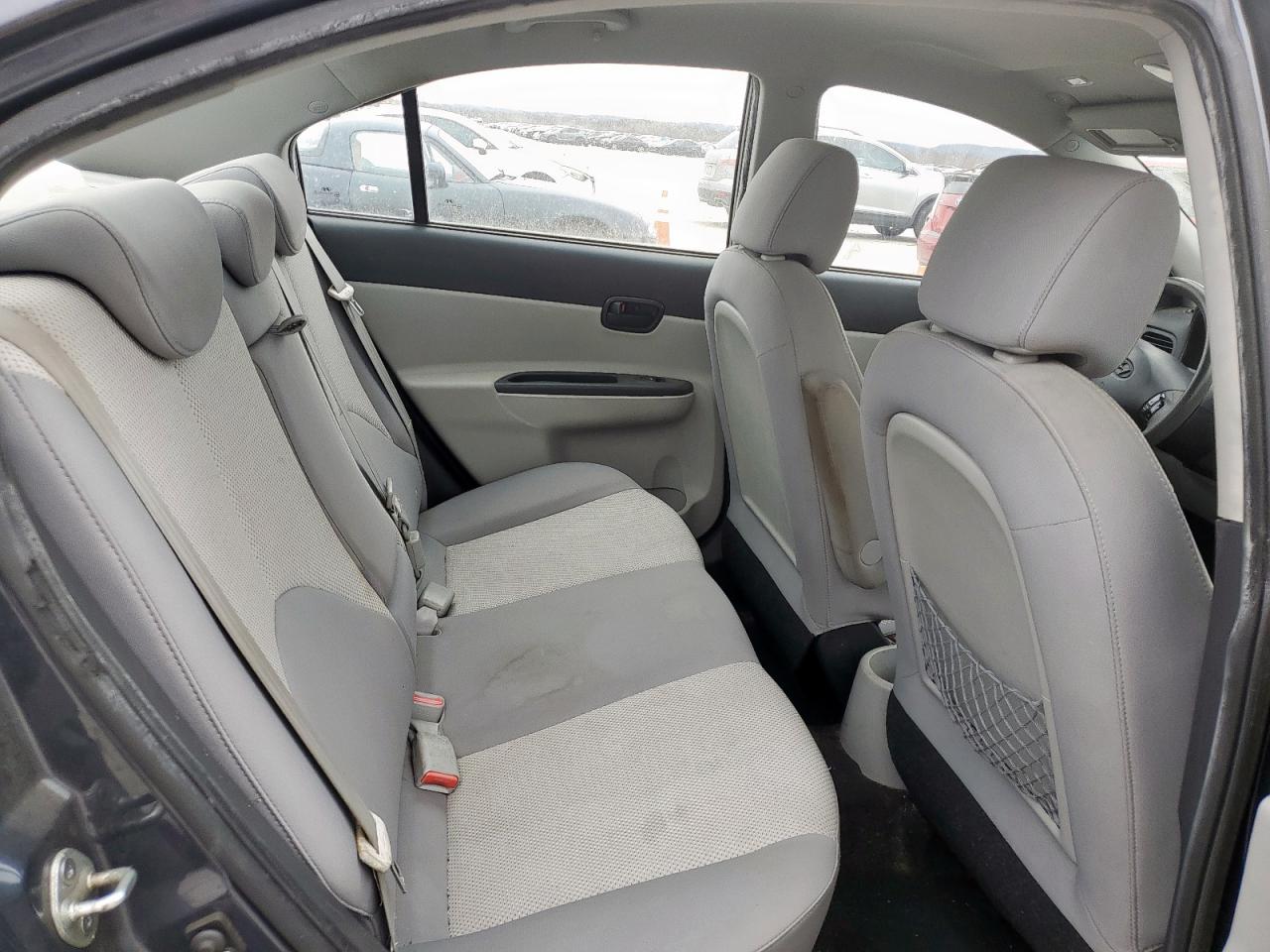 2011 Hyundai Accent - Image 10