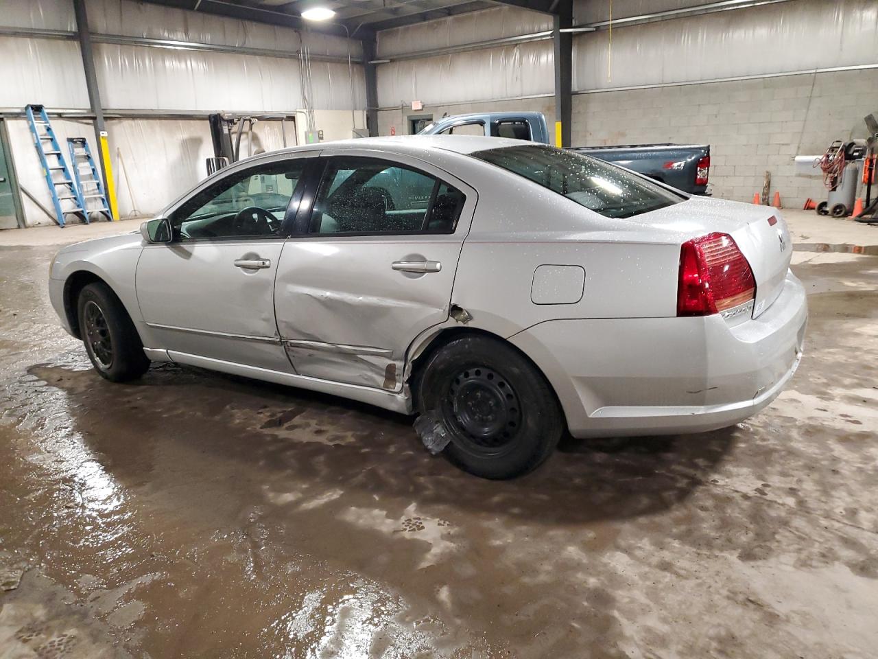 2006 Mitsubishi Galant - Image 2