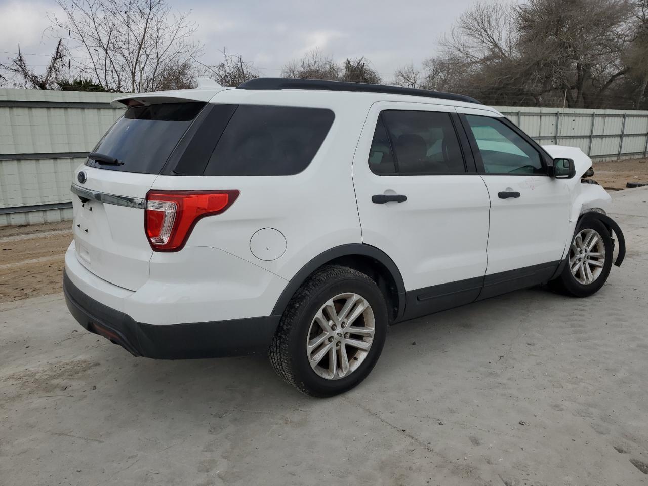 2017 Ford Explorer - Image 3