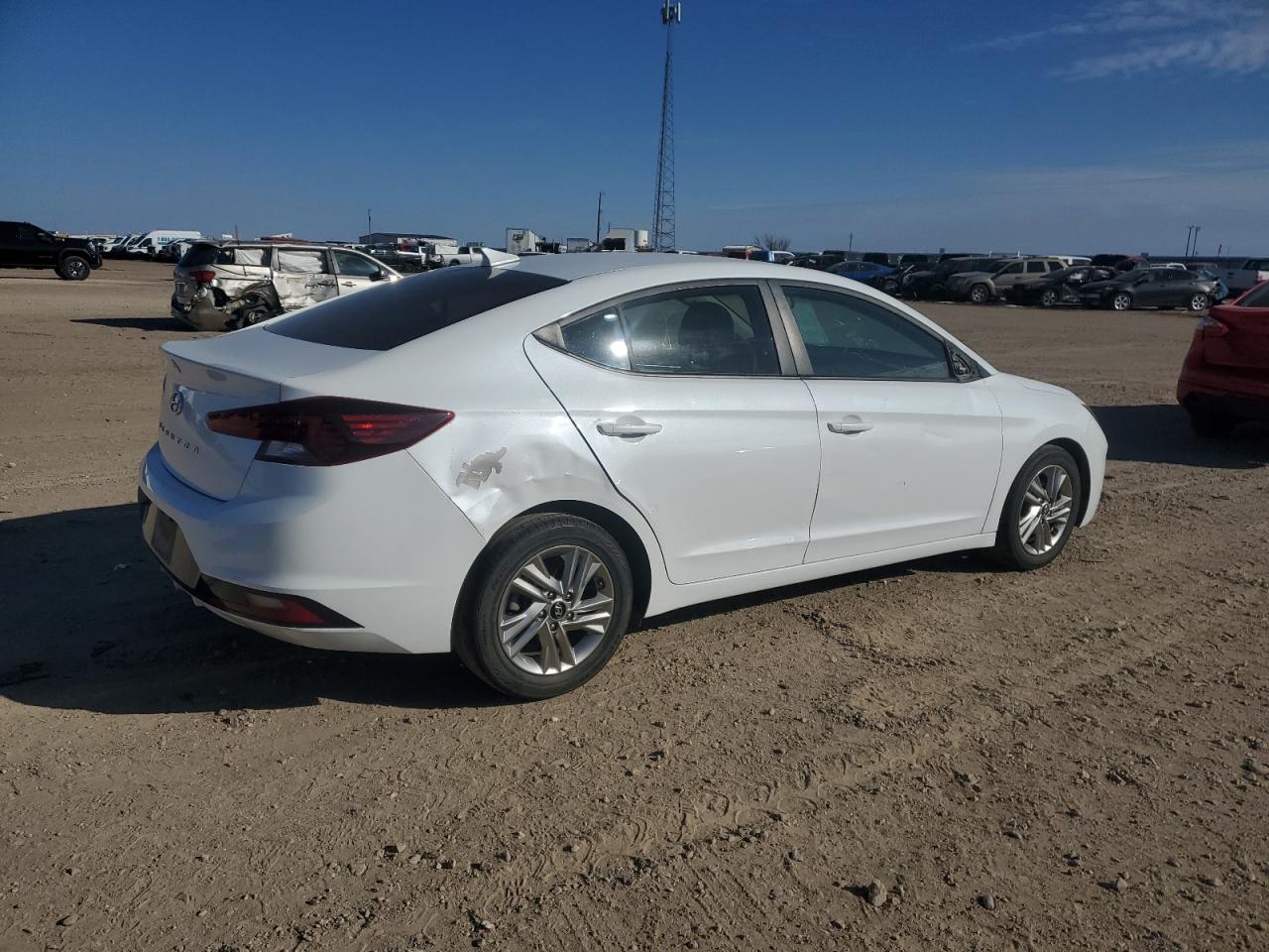 2019 Hyundai Elantra - Image 3