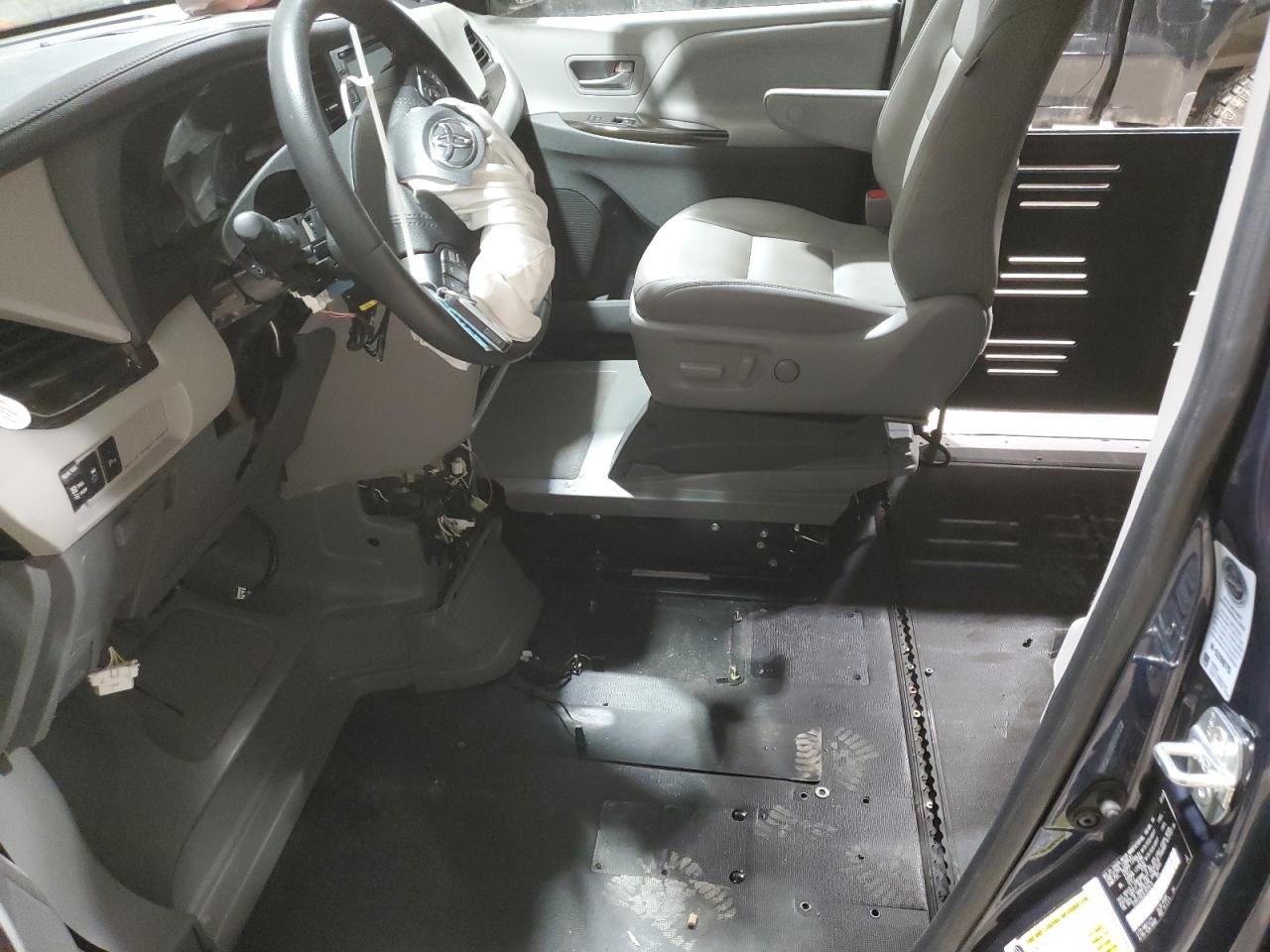 2020 Toyota Sienna - Image 7
