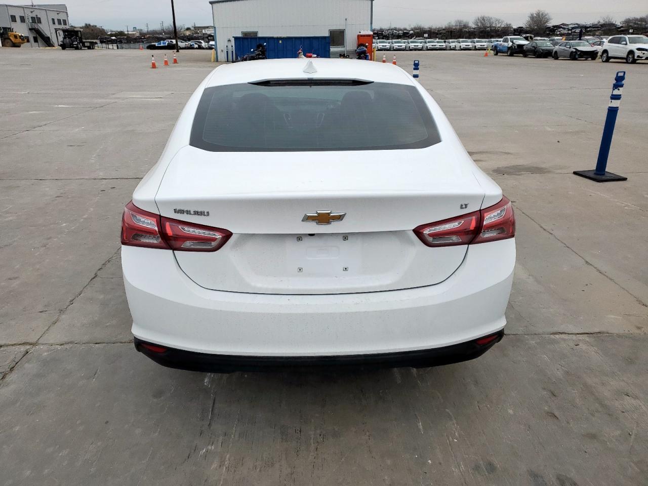 2022 Chevrolet Malibu - Image 6