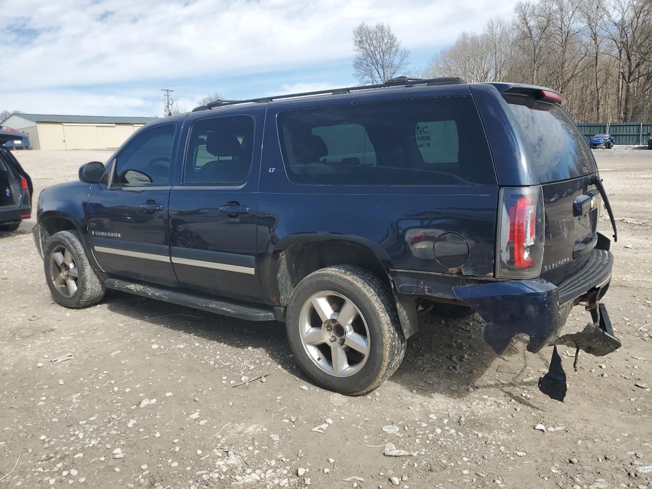 2007 Chevrolet Suburban - Image 2