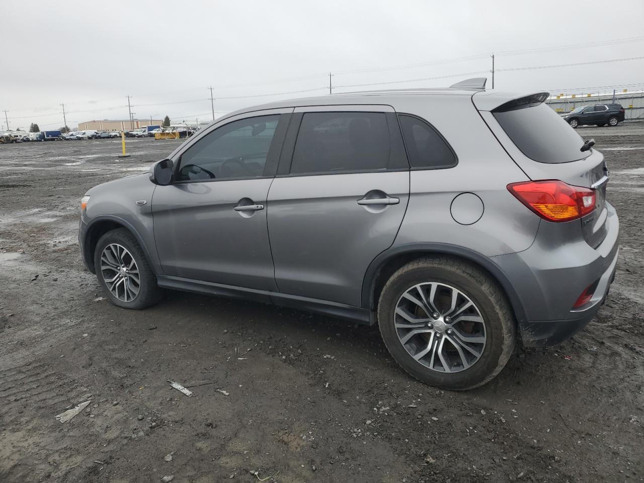 2018 Mitsubishi Outlander - Image 2