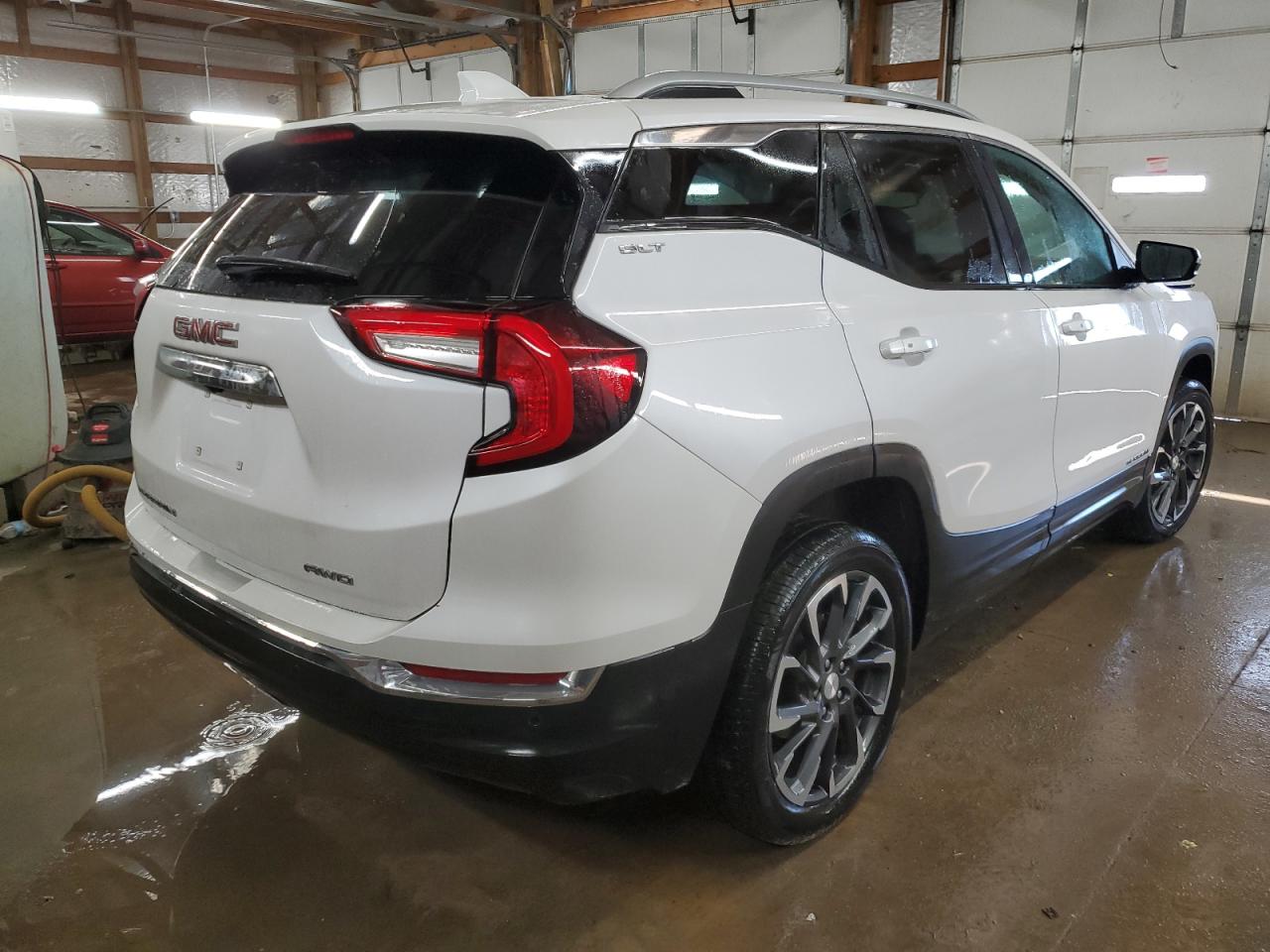 2022 GMC Terrain - Image 3