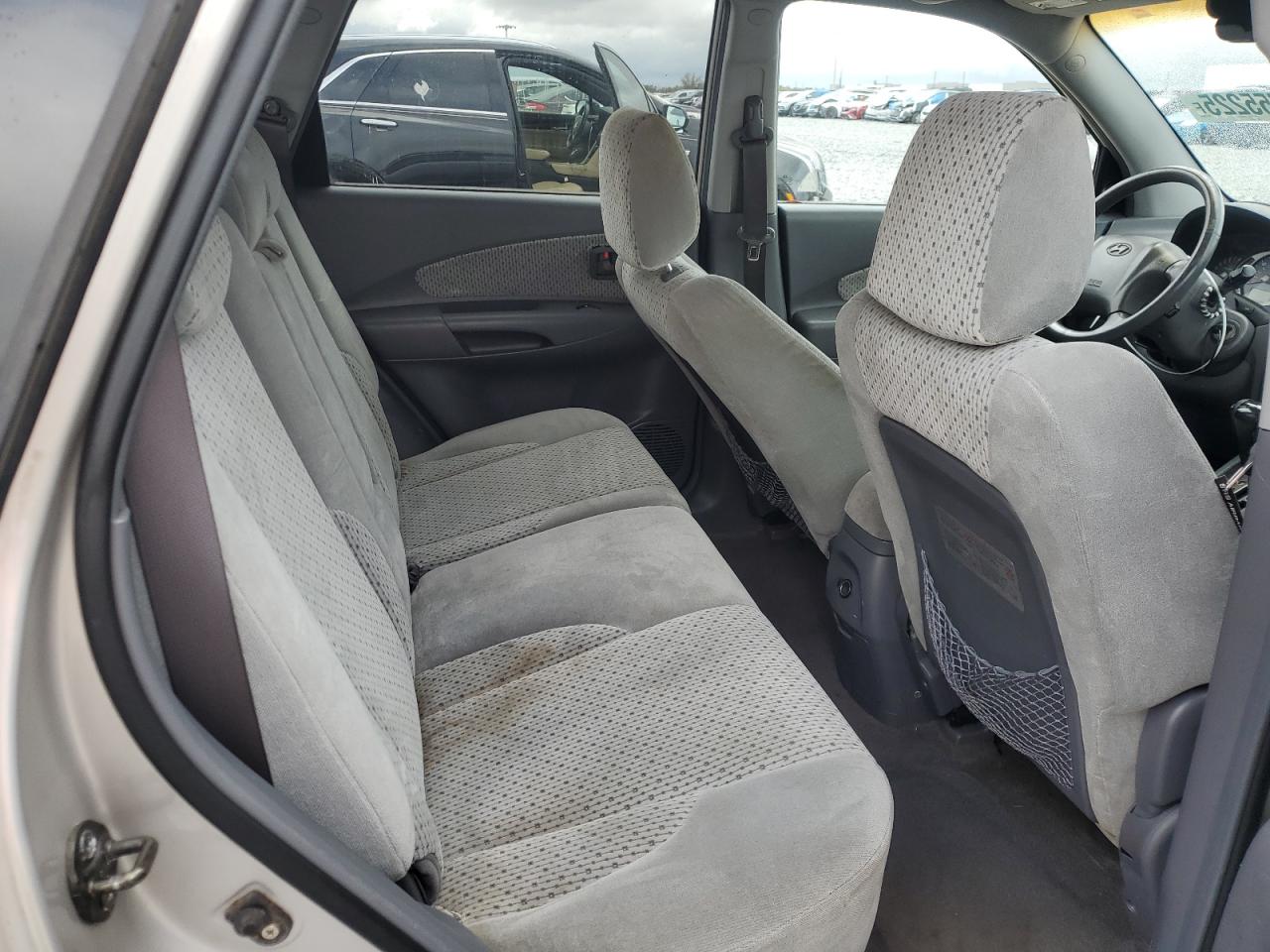 2005 Hyundai Tucson - Image 11