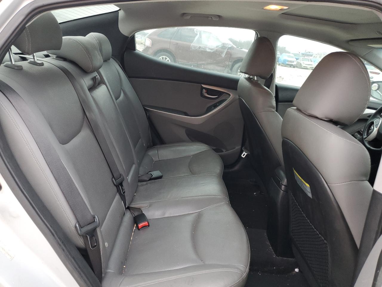 2012 Hyundai Elantra - Image 10