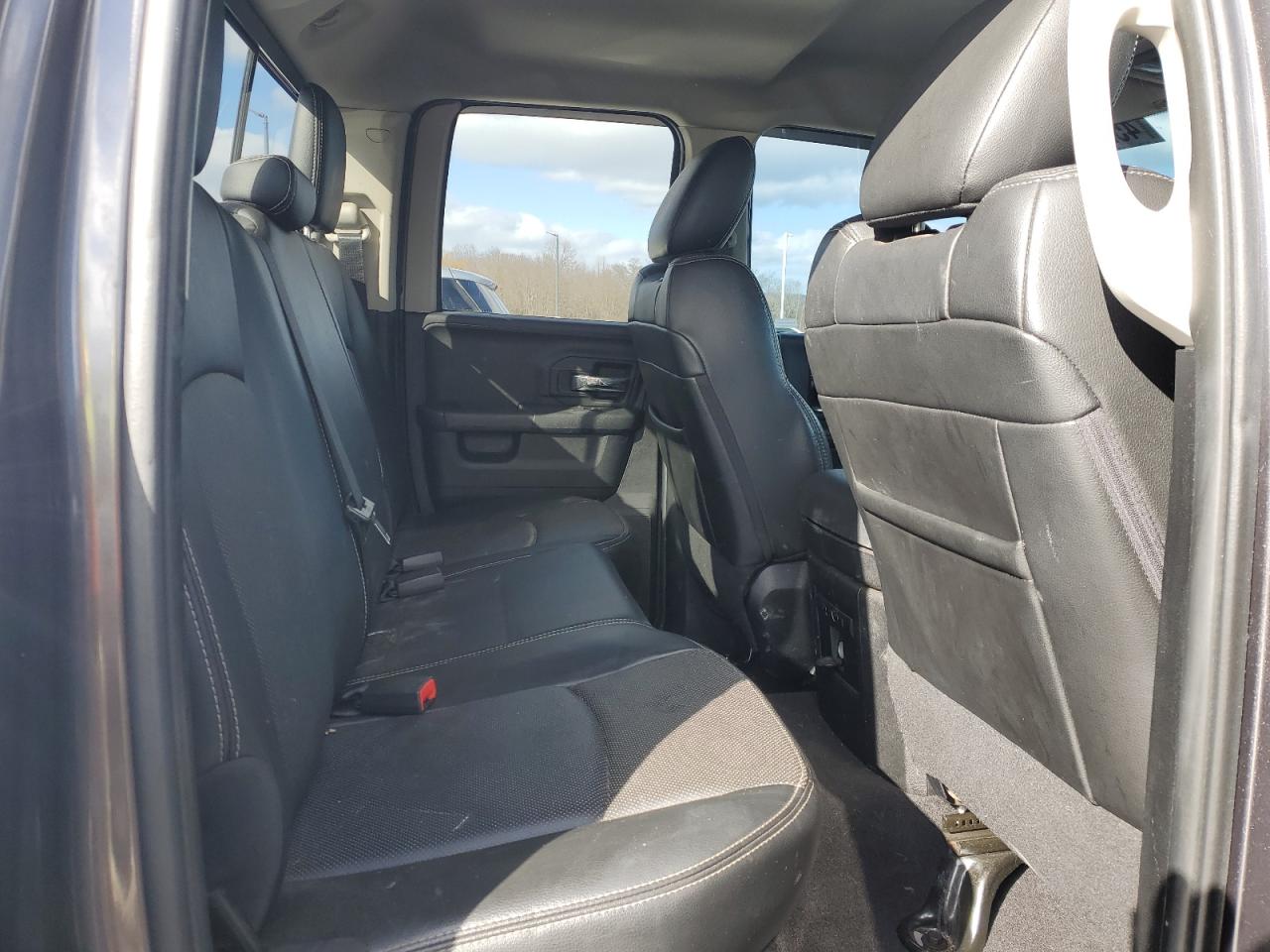 2014 RAM 1500 - Image 10
