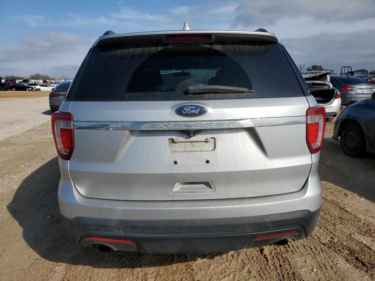 2017 Ford Explorer - Image 6