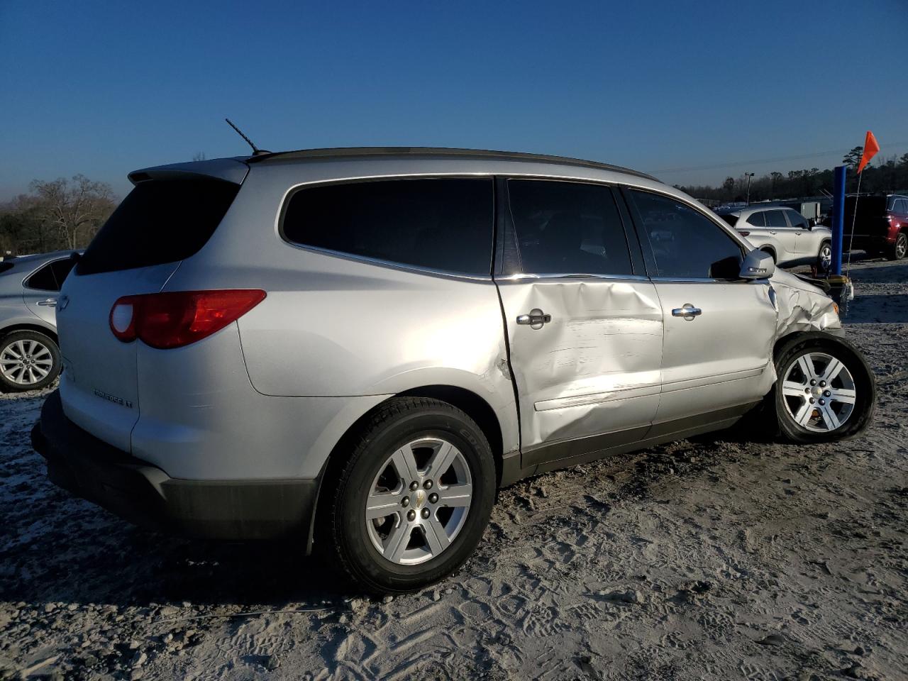 2010 Chevrolet Traverse - Image 3
