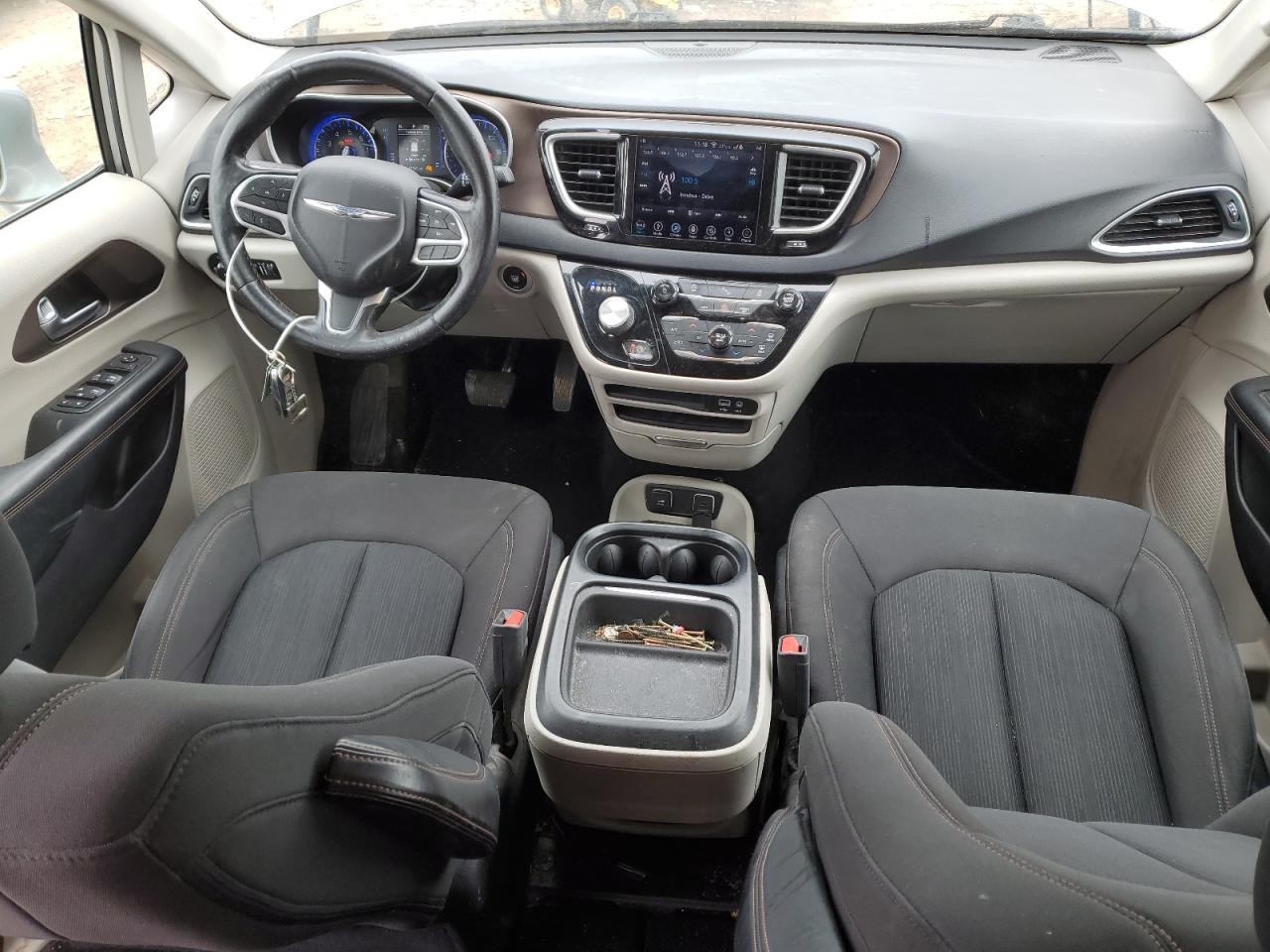 2019 Chrysler Pacifica - Image 8