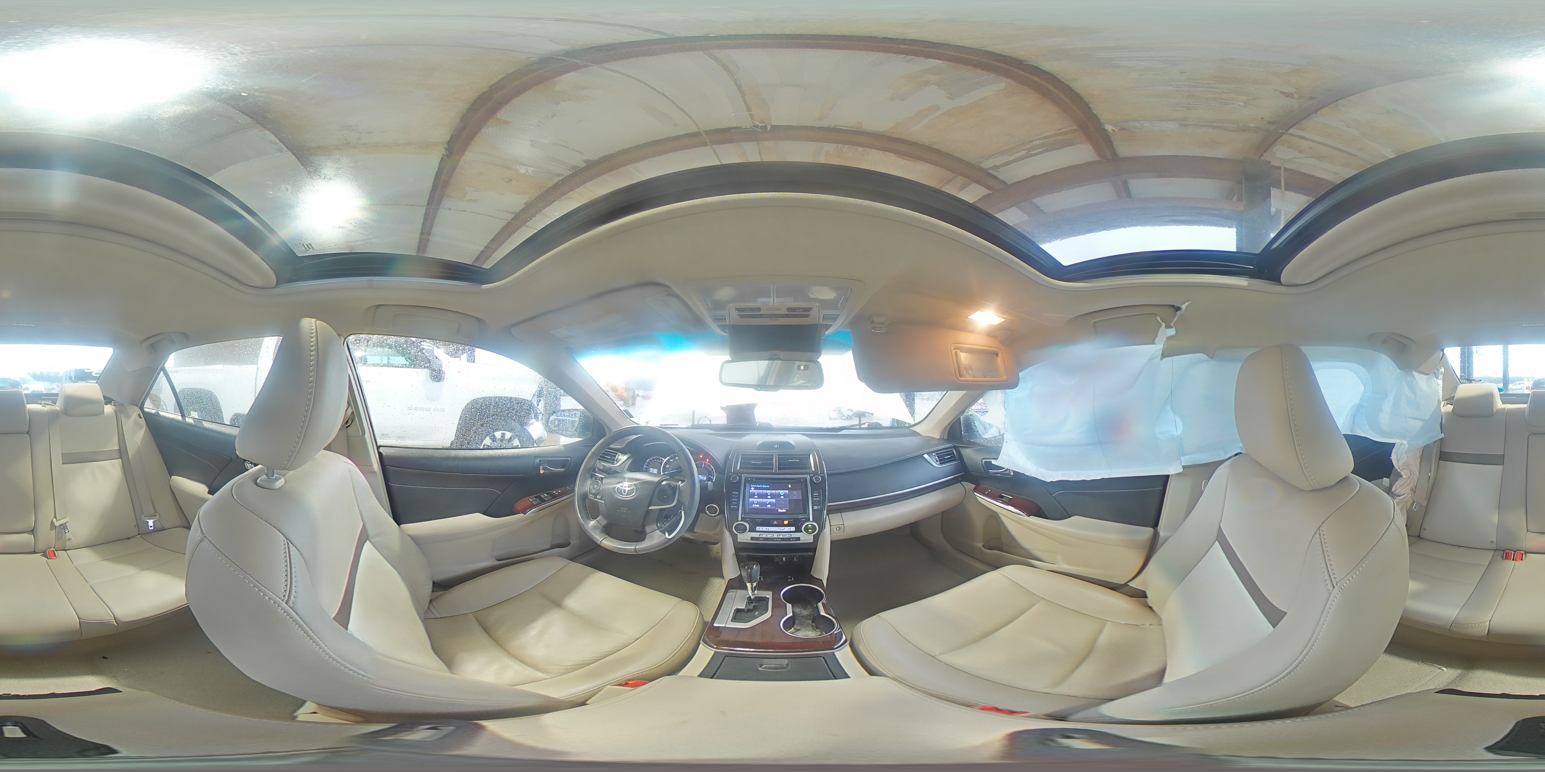 2014 Toyota Camry - Image 13