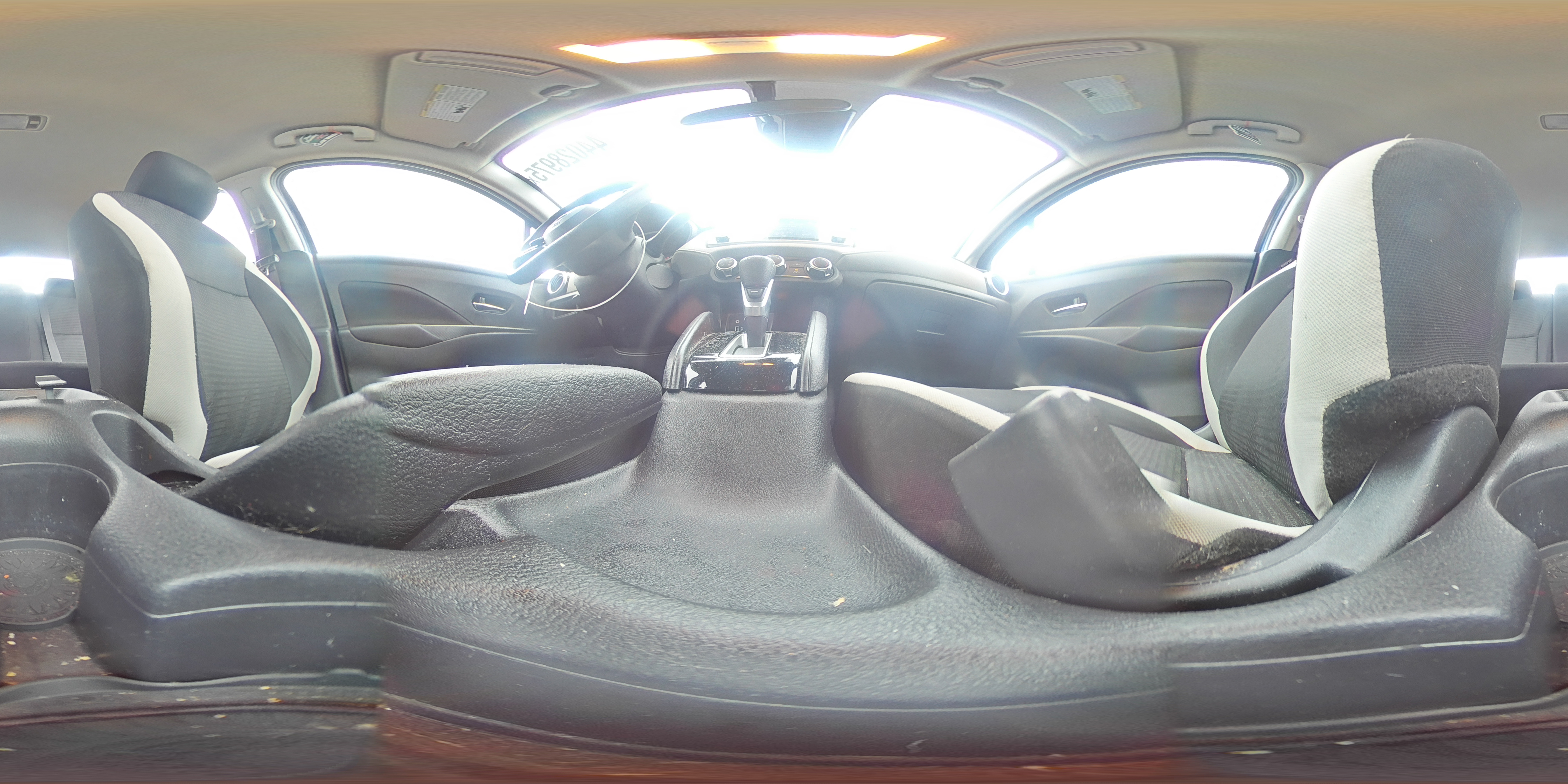 2021 Nissan Versa - Image 14
