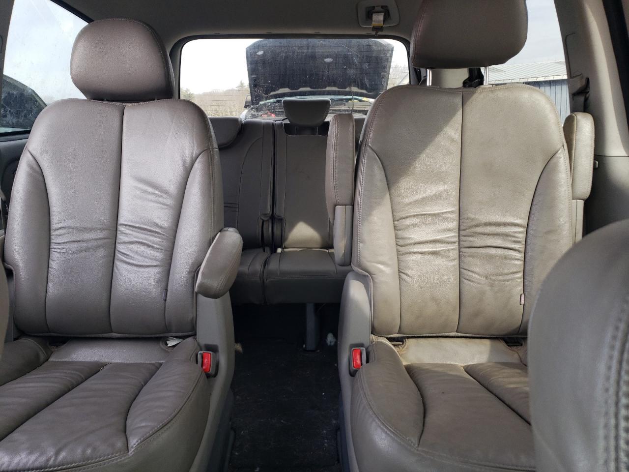 2012 Kia Sedona - Image 10