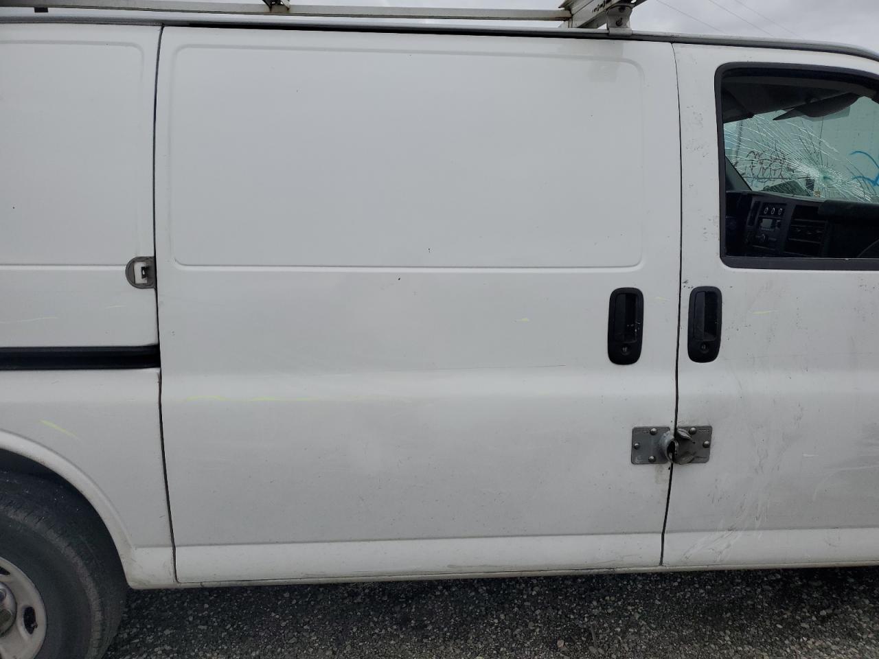 2014 Chevrolet Express - Image 11