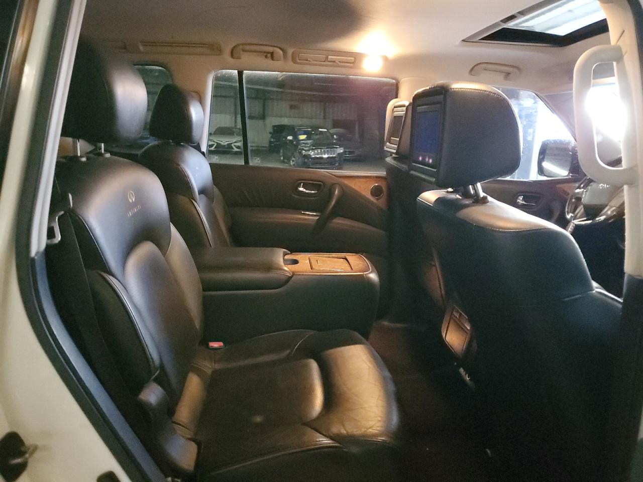 2011 Infiniti QX56 - Image 12
