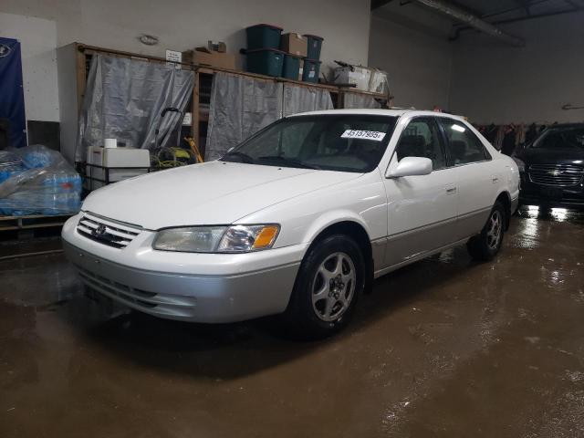 1999 Toyota Camry Le იყიდება Elgin-ში, IL - Rear End