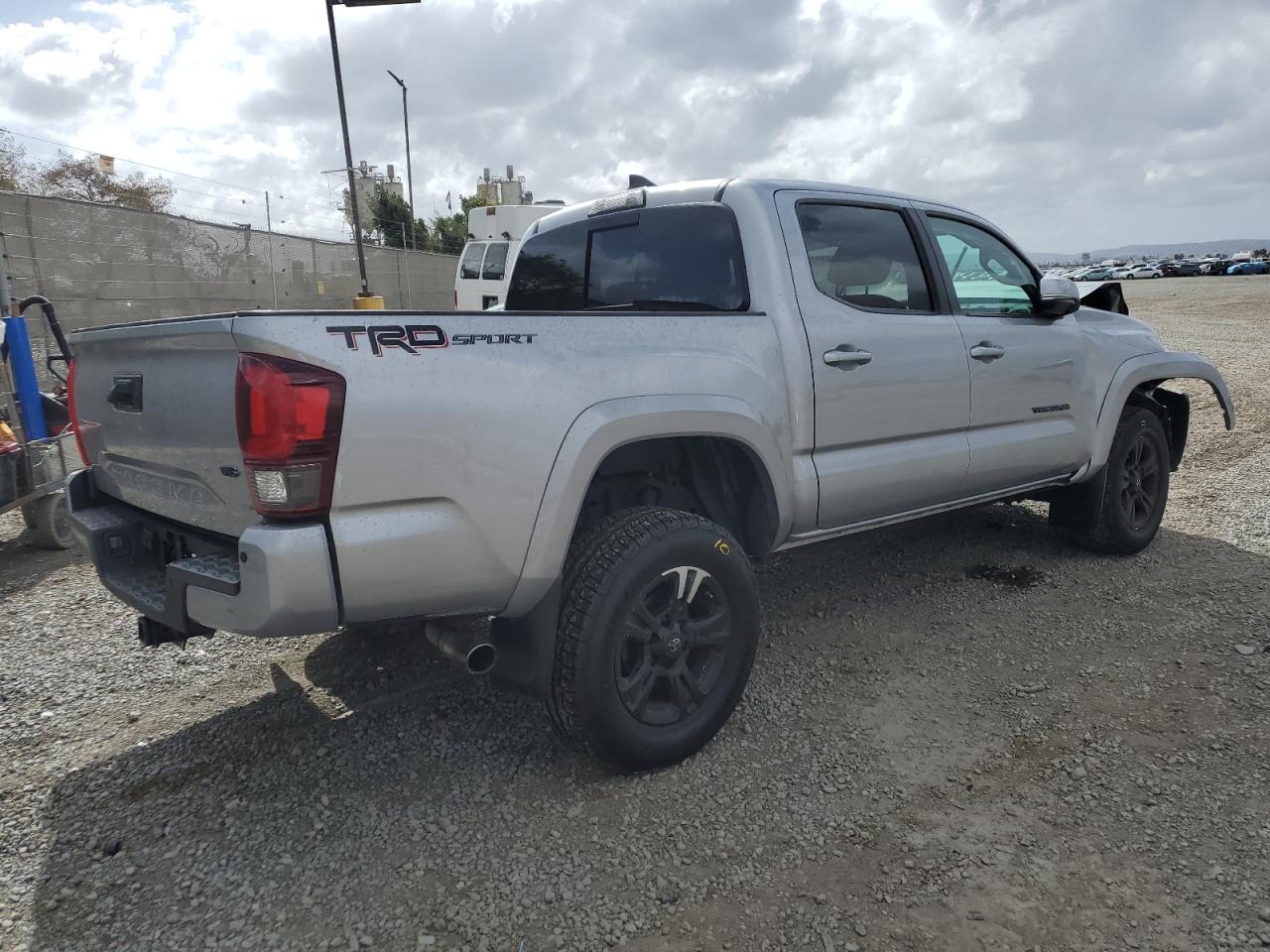 2018 Toyota Tacoma - Image 3