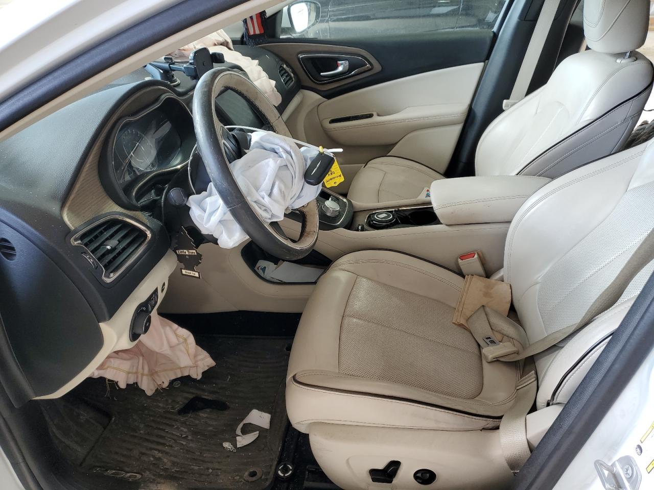 2015 Chrysler 200 - Image 7