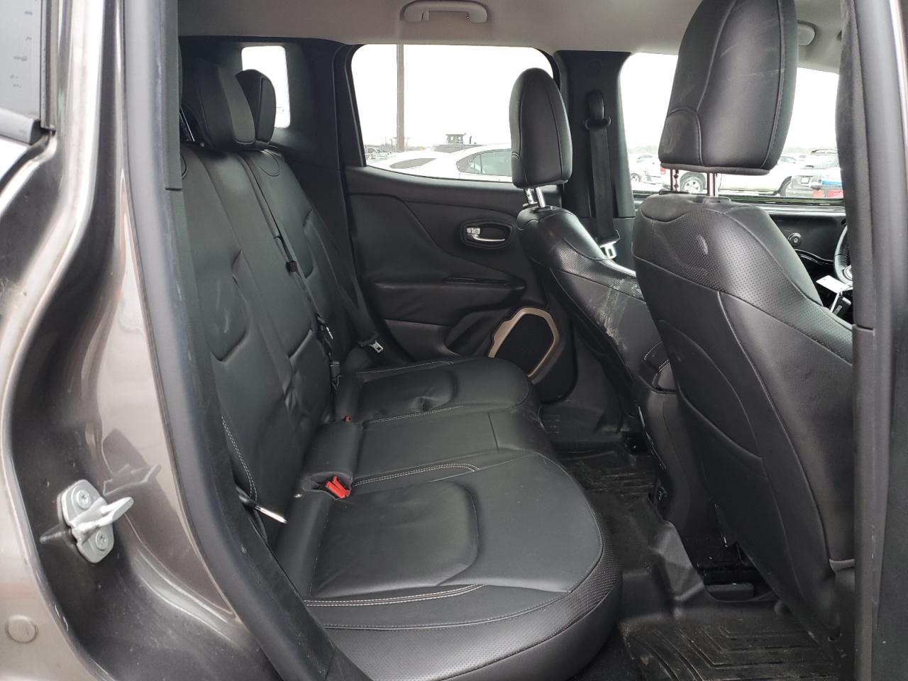 2016 Jeep Renegade - Image 10