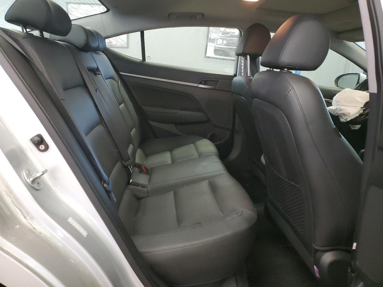 2017 Hyundai Elantra - Image 10