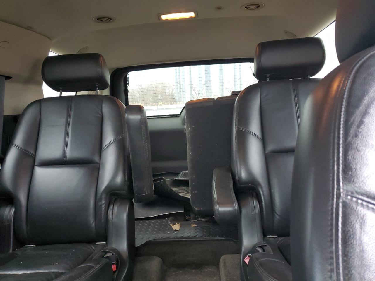 2008 Chevrolet Tahoe - Image 10