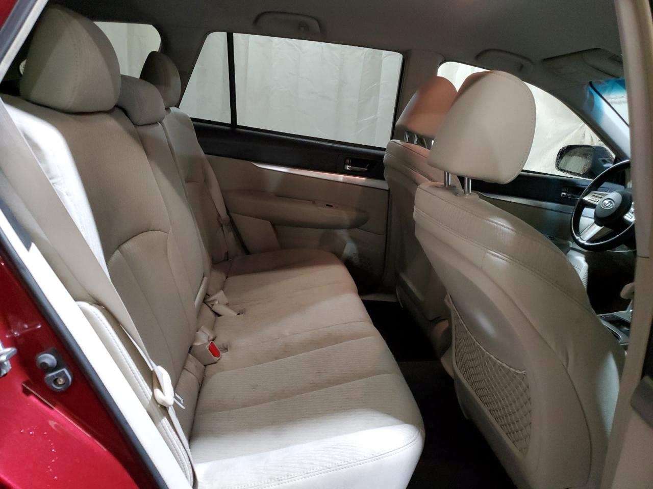 2011 Subaru Outback - Image 11