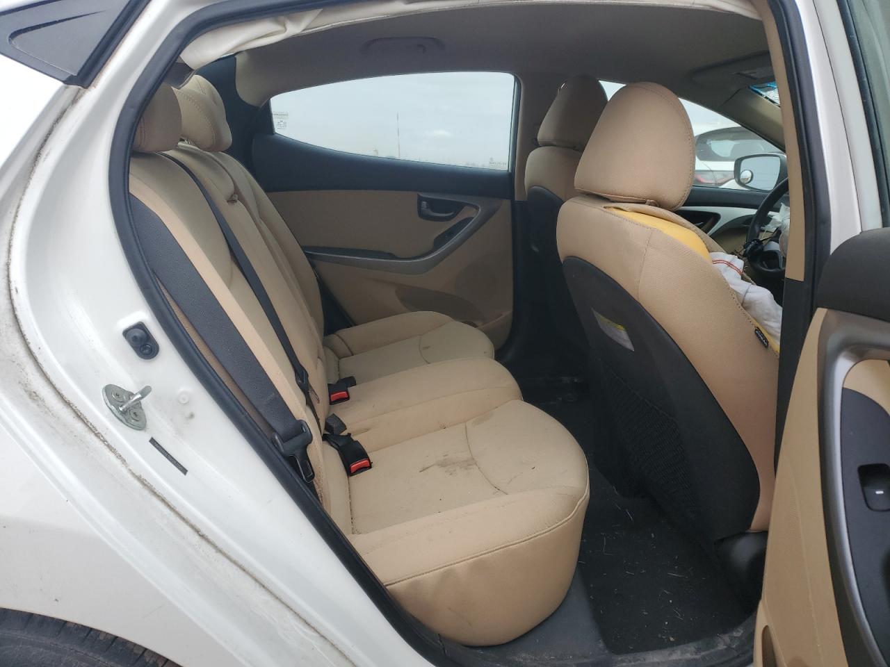 2013 Hyundai Elantra - Image 10