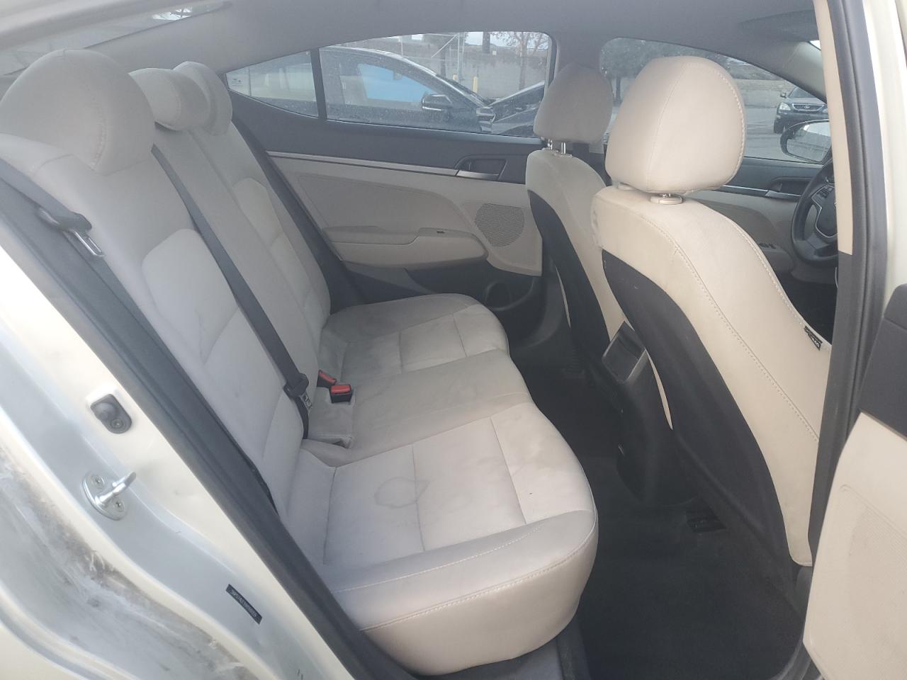 2017 Hyundai Elantra - Image 11