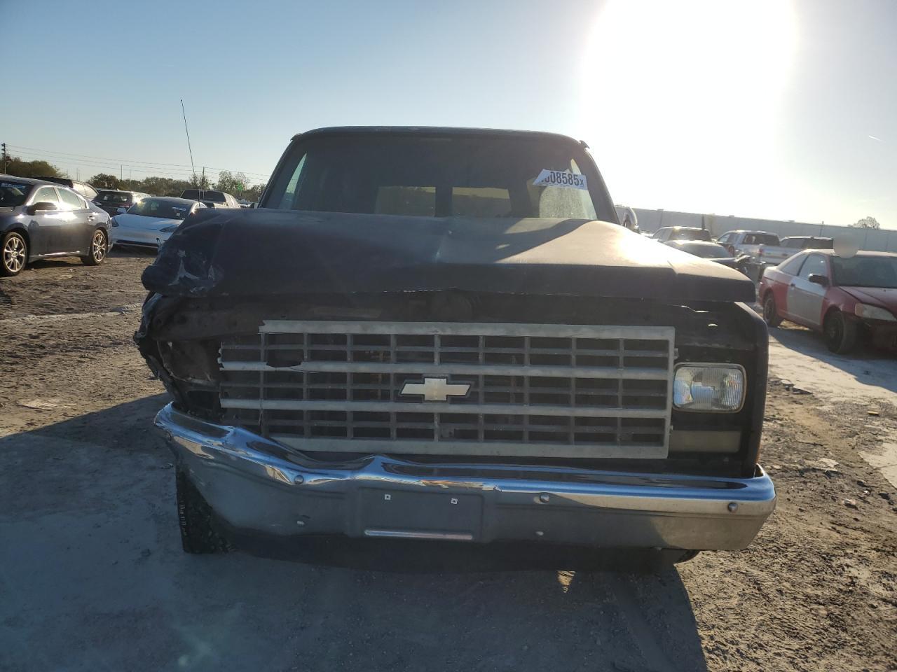 1991 Chevrolet Suburban - Image 5
