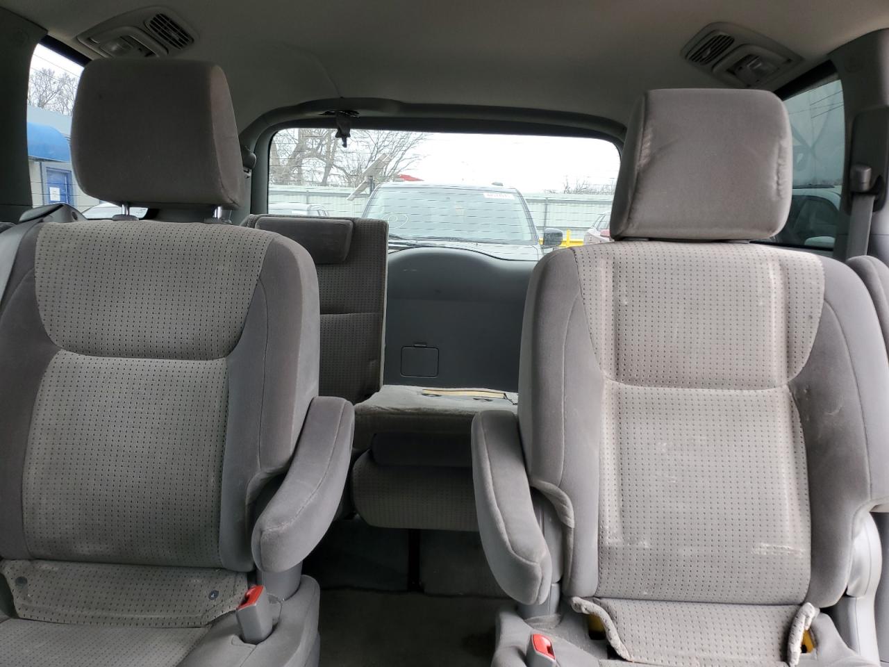 2010 Toyota Sienna - Image 10