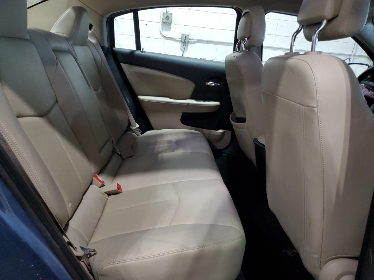 2011 Chrysler 200 - Image 10