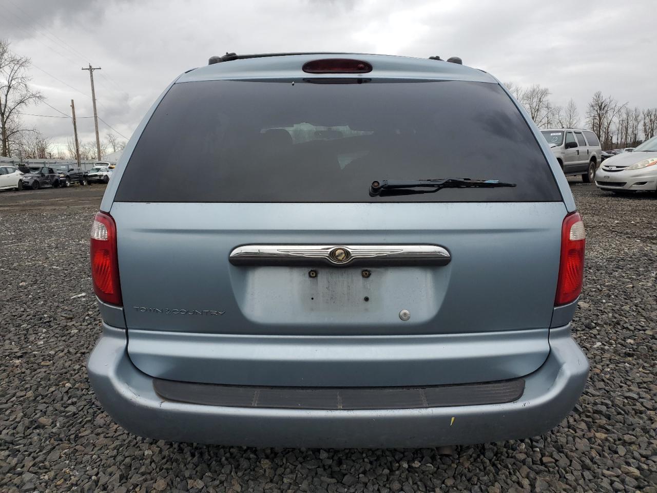 2005 Chrysler Town & Country - Image 6