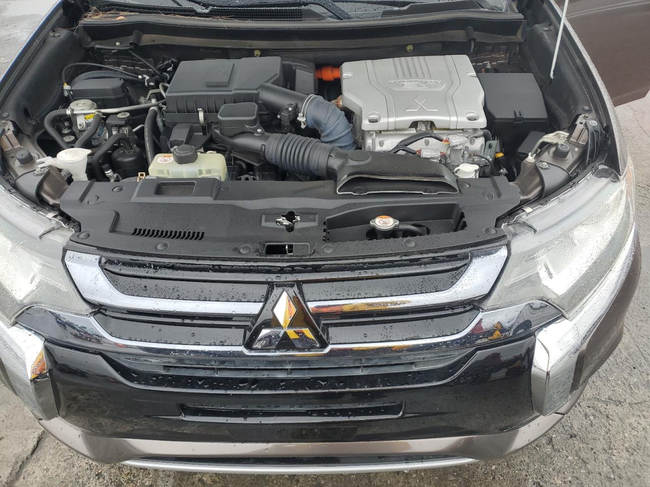 2018 Mitsubishi Outlander - Image 12