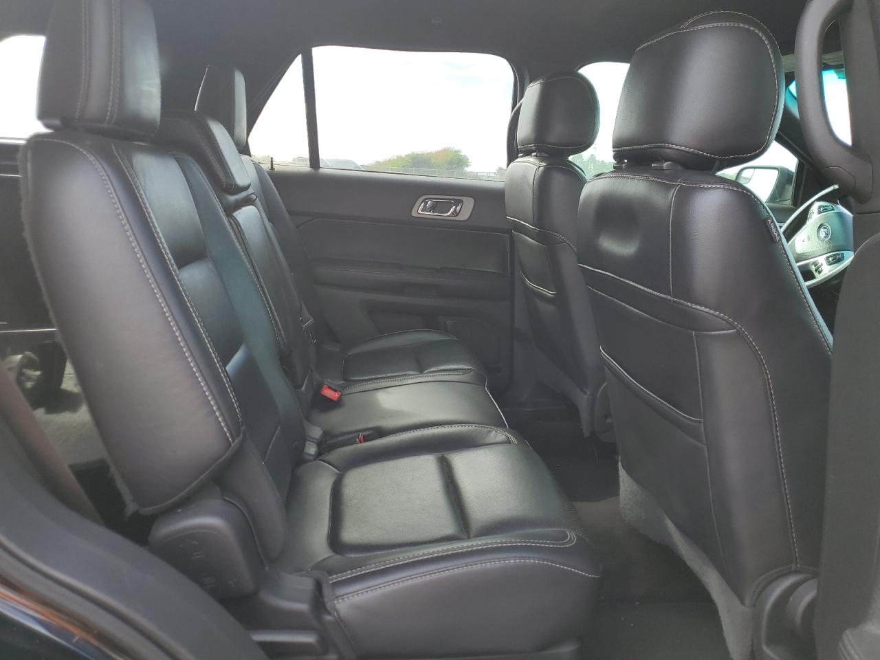 2015 Ford Explorer - Image 11