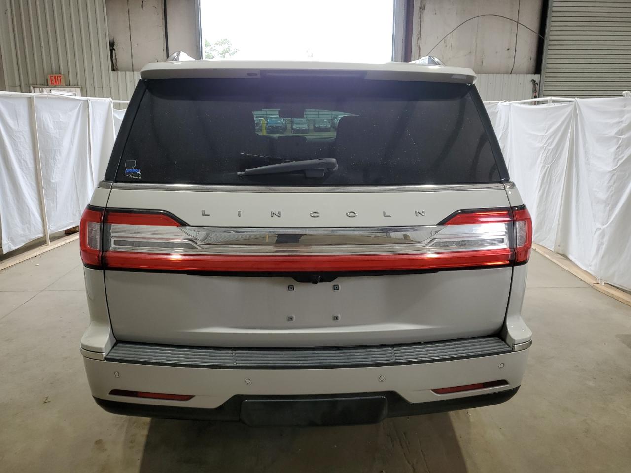 2019 Lincoln Navigator - Image 6