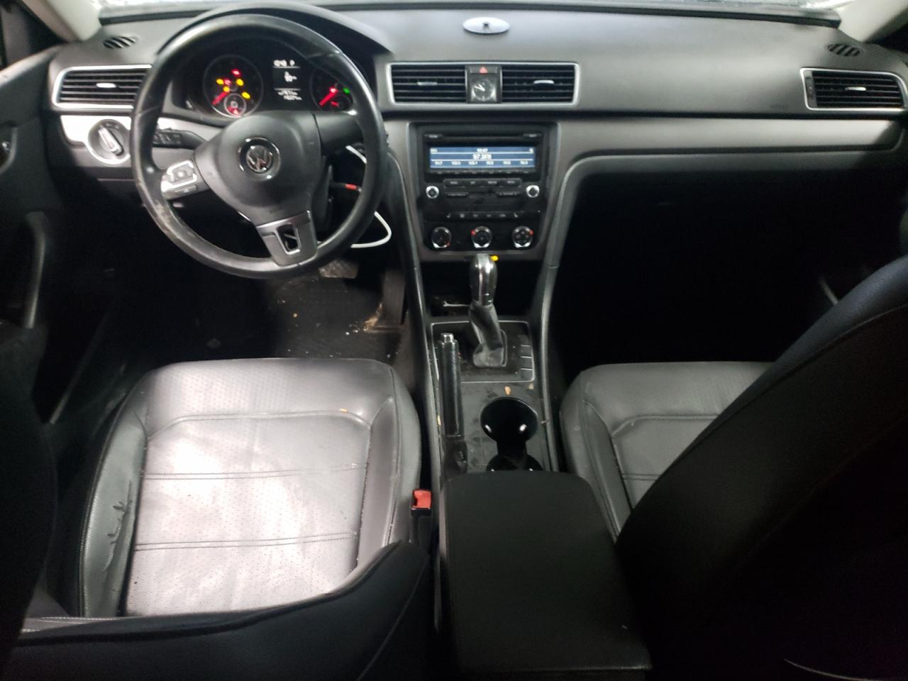 2014 Volkswagen Passat - Image 8