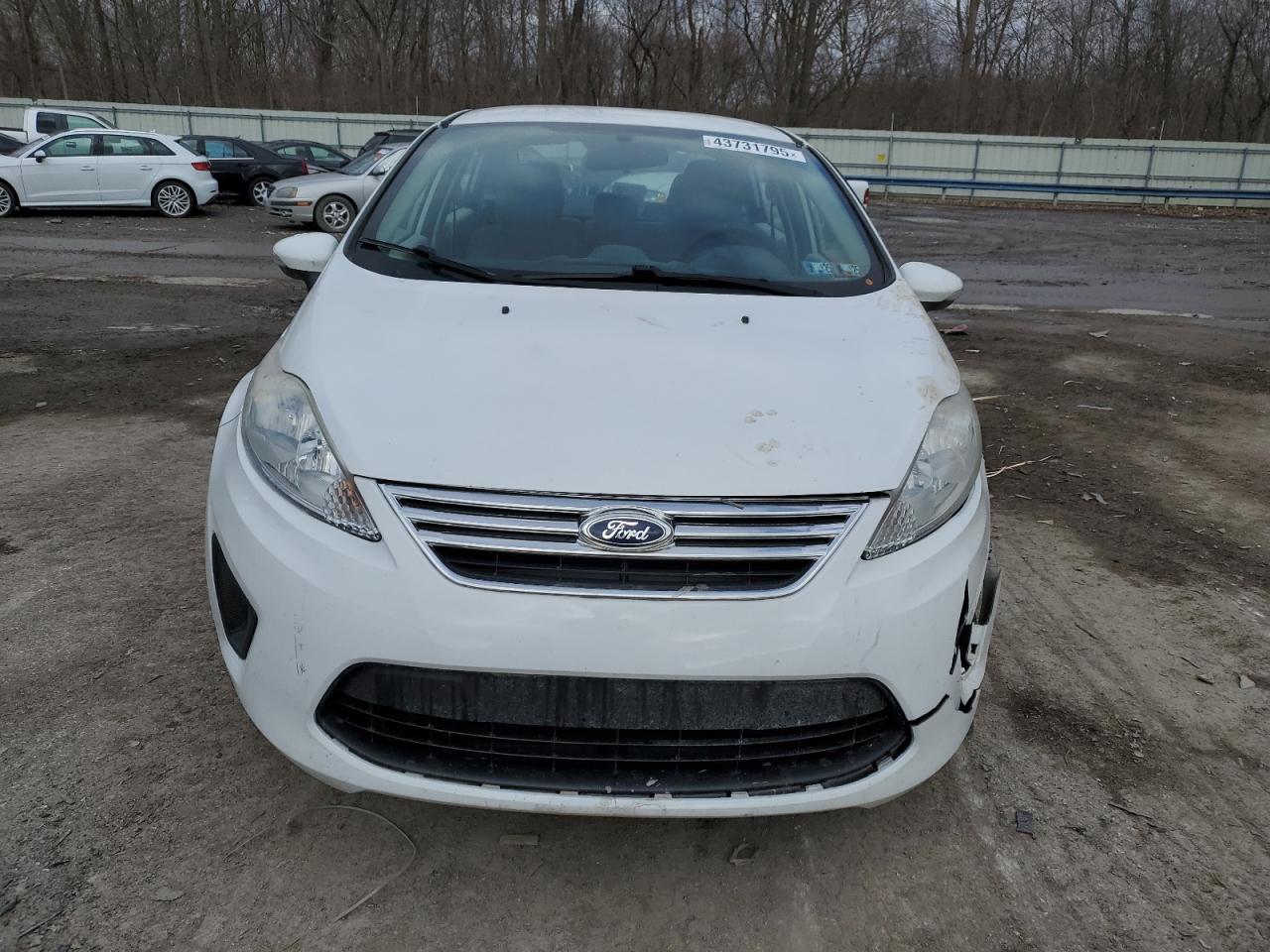 2013 Ford Fiesta - Image 5